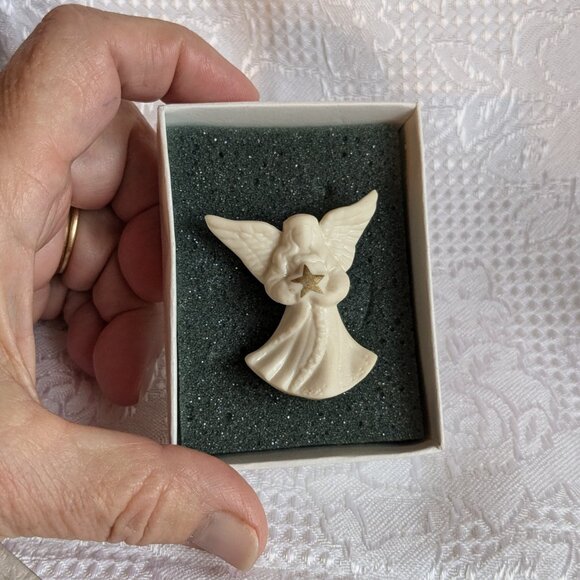 Lenox Vintage Pure White Porcelain Angel Brooch - Picture 5 of 6